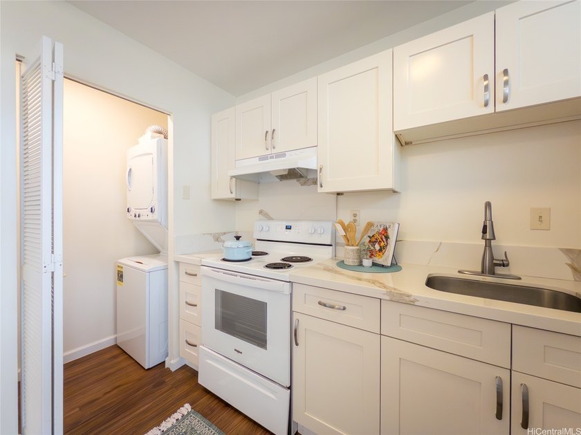Enjoy a comfortable 2-bedroom, 1.5-bath, two-story layout with - photo 4
