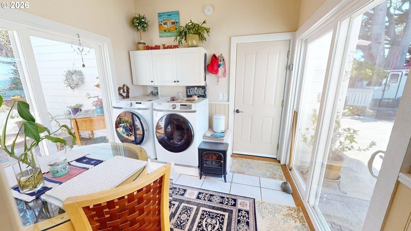 Turn-of-the-Century Charm with Ocean Views &amp; Income - photo 32