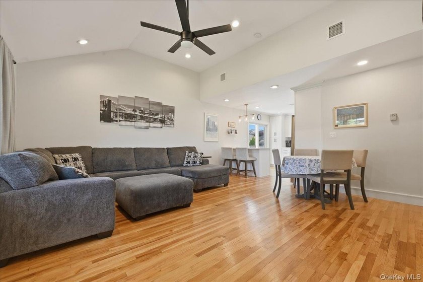Welcome to this beautifully newly finished and maintained Ranch - photo 4