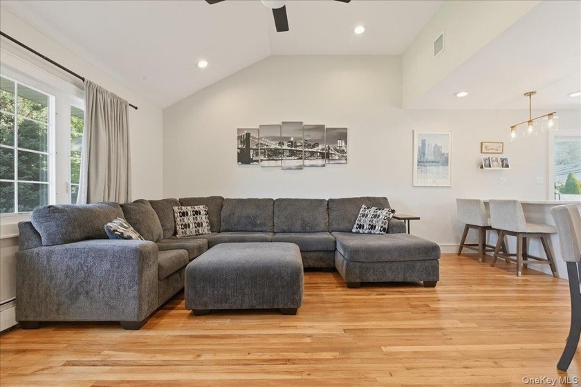 Welcome to this beautifully newly finished and maintained Ranch - photo 5