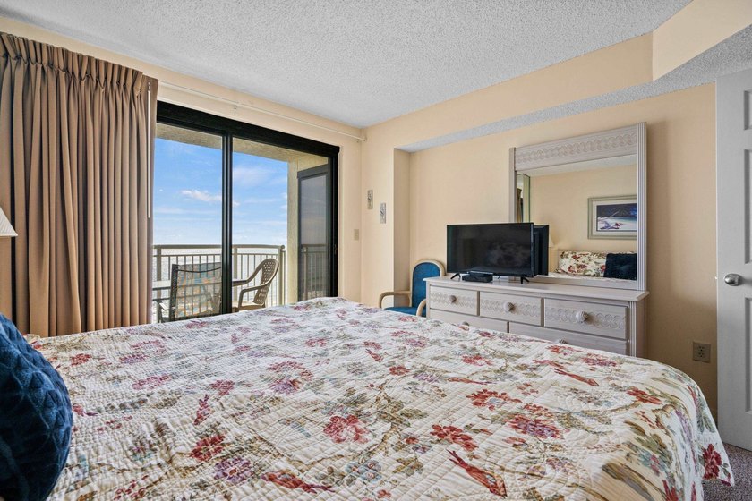 Windemere is an oceanfront building in the Ocean Drive section - photo 3