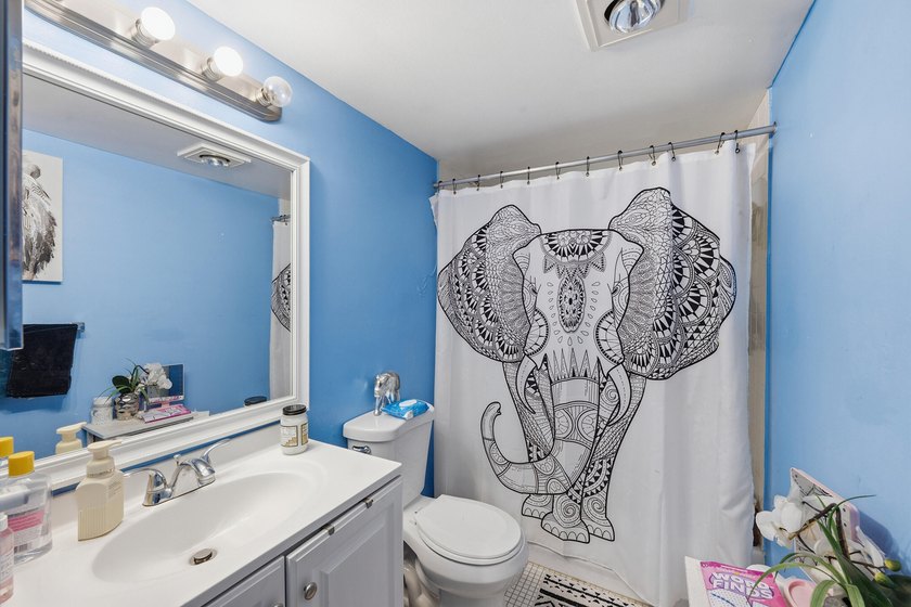 Beautifully updated 2-bedroom, 2-bath split floor plan condo - photo 10