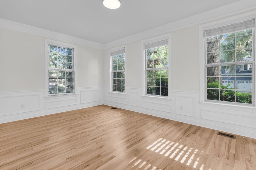 Designed in the timeless Charleston Single style and set within - photo 22