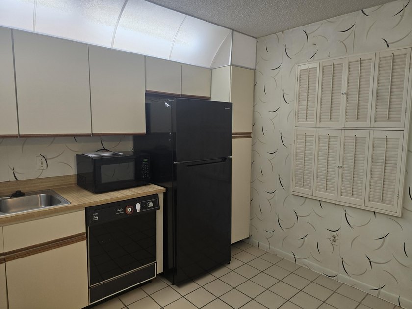 FULL 2/2 , 3Rd FLOOR ELEVATOR BLDG, FANTASTIC WATER VIEW !! - photo 4