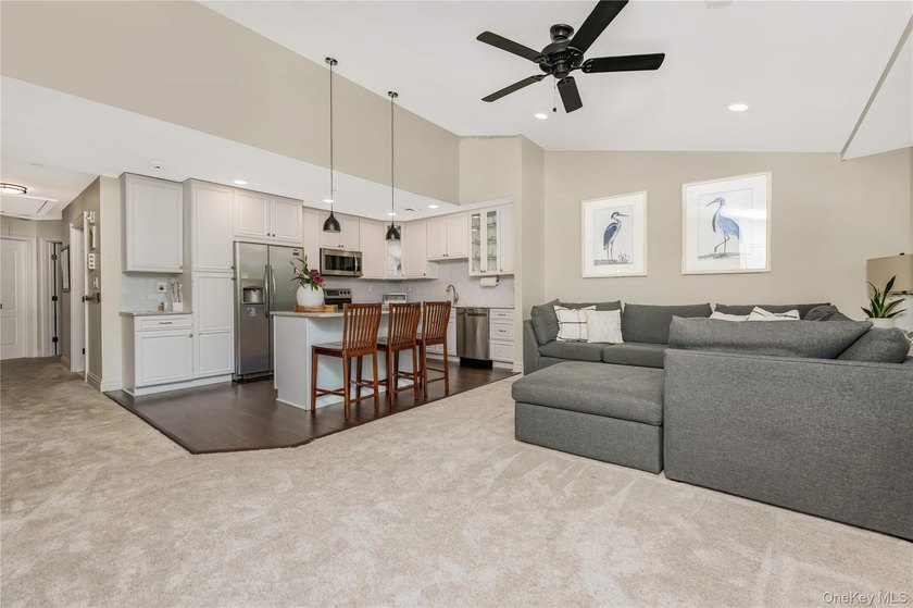 Welcome to easy, low-maintenance living in this beautifully - photo 3