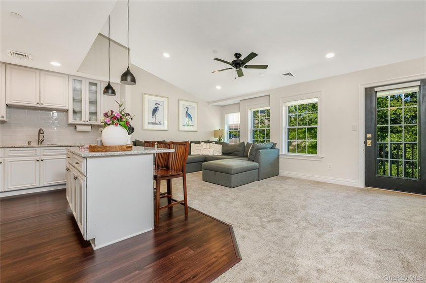 Welcome to easy, low-maintenance living in this beautifully - photo 4