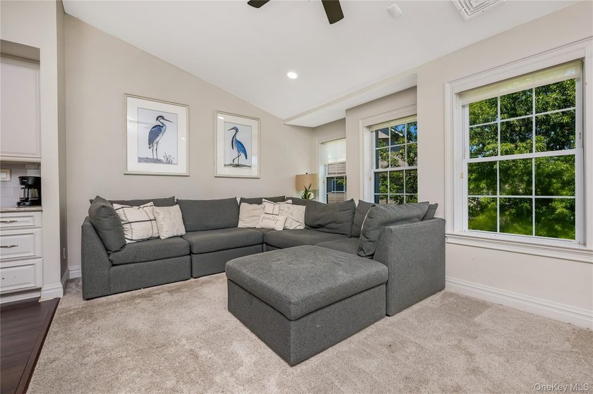 Welcome to easy, low-maintenance living in this beautifully - photo 6