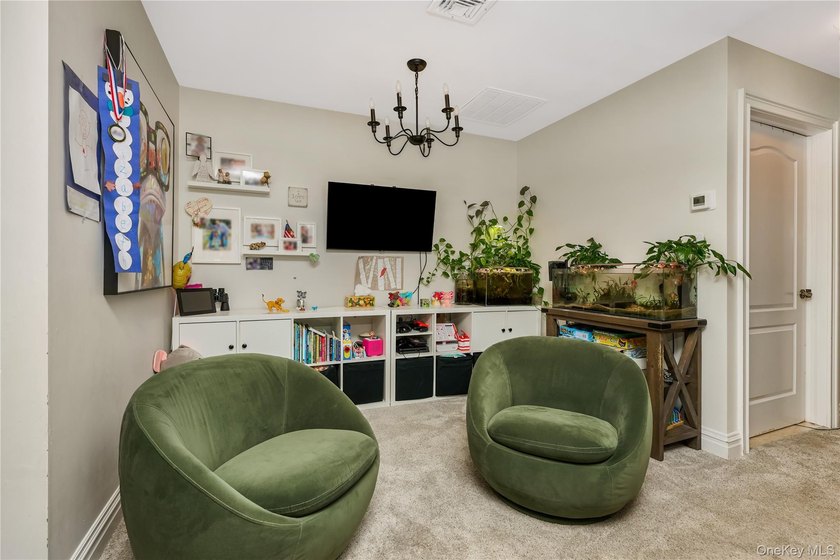 Welcome to easy, low-maintenance living in this beautifully - photo 7