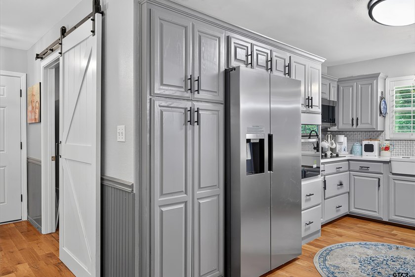 Experience fabulous resort-style living in this immaculate and - photo 4