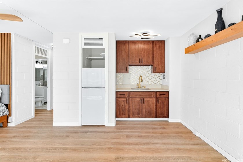 Fully remodeled Waikiki studio at Rosalei! Welcome home to this - photo 8
