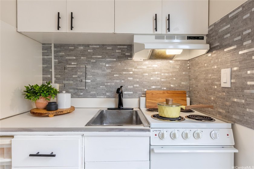 Fully remodeled Waikiki condo at Rosalei! Welcome home to this - photo 5