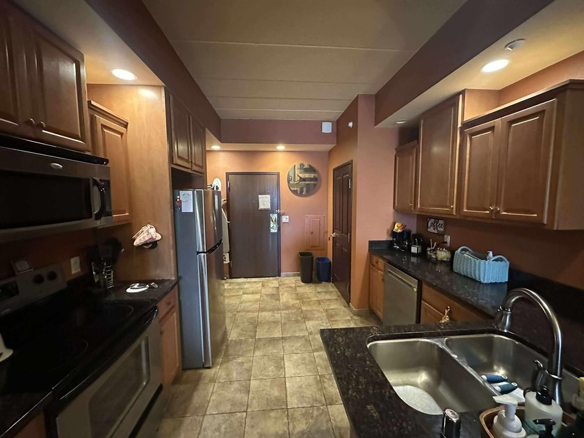 Located on the sixth floor, this spacious three bedroom condo - photo 6