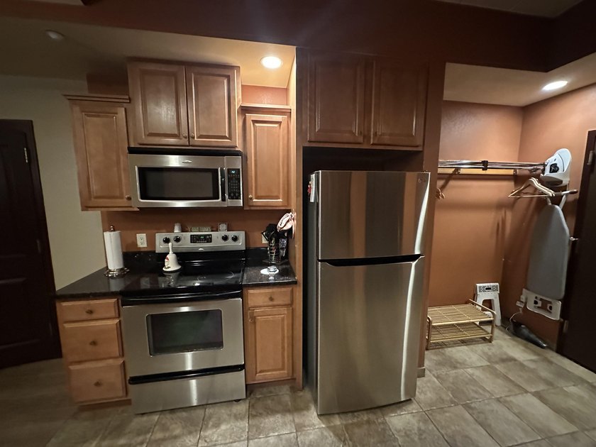 Located on the sixth floor, this spacious three bedroom condo - photo 8