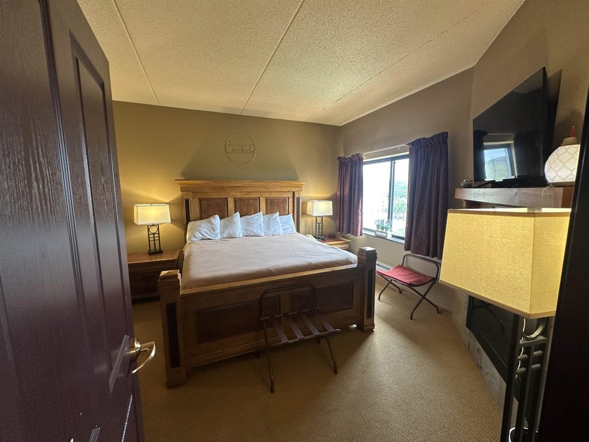 Located on the sixth floor, this spacious three bedroom condo - photo 9