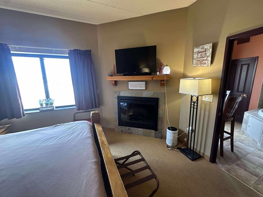 Located on the sixth floor, this spacious three bedroom condo - photo 10