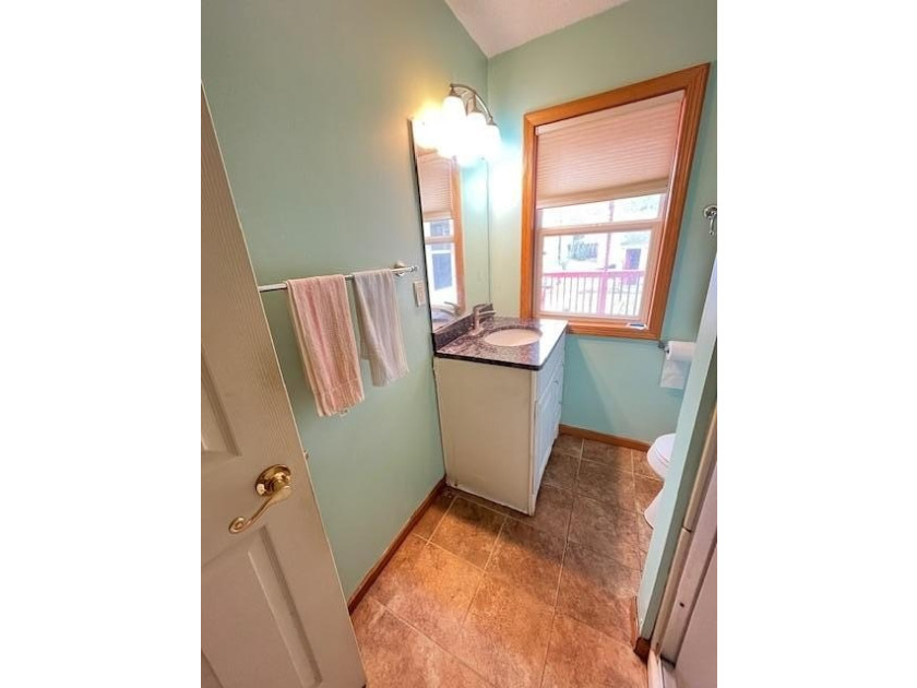 This 4-bedroom house features well-kept and well-maintained - photo 11