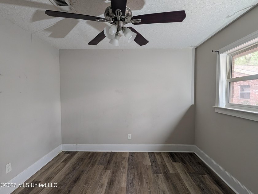 Summer is the perfect time to make your move, and this all-brick - photo 18