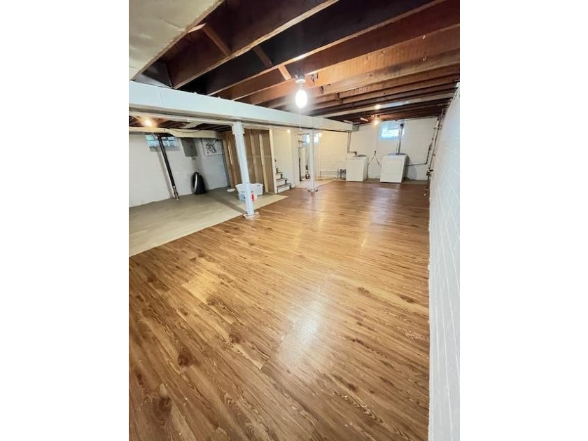 This 4-bedroom house features well-kept and well-maintained - photo 18