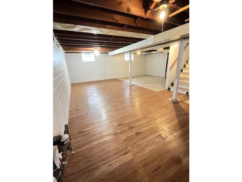 This 4-bedroom house features well-kept and well-maintained - photo 19