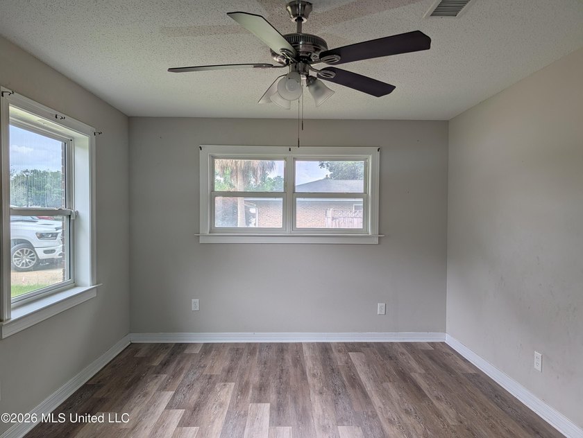 Summer is the perfect time to make your move, and this all-brick - photo 23