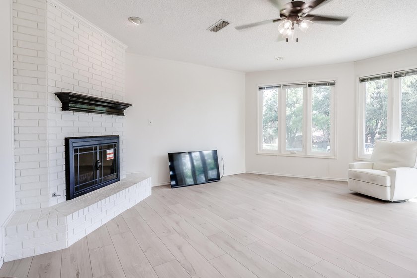 Beautifully renovated 3 bedroom, 2.5 bath home in Ransom Canyon - photo 5
