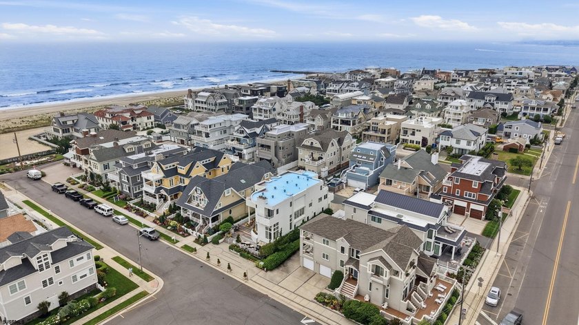 Relax and savor the rolling ocean views or sailboats drifting by - photo 4