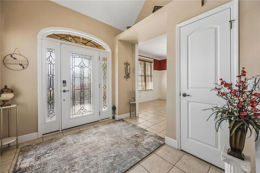 Featuring a beautiful home, originally a Bent Pine Construction - photo 11