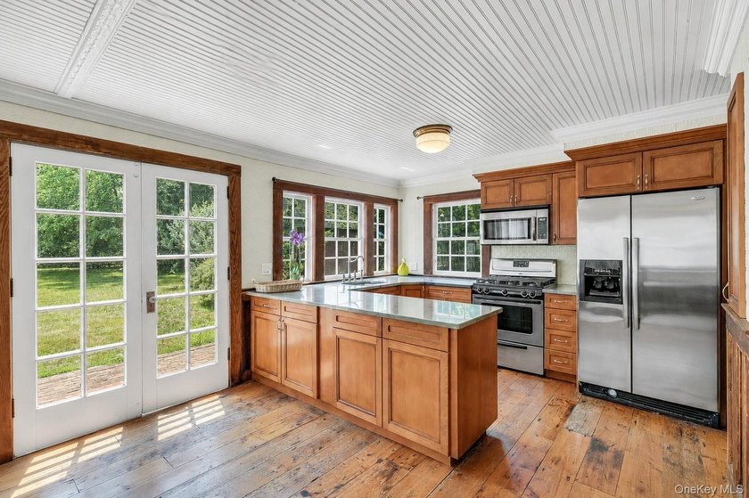 Nestled within the Historic District, this captivating - photo 21