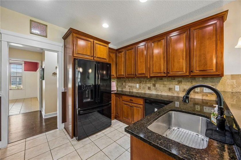 Featuring a beautiful home, originally a Bent Pine Construction - photo 22