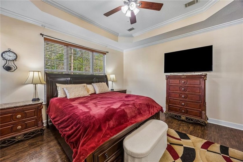 Featuring a beautiful home, originally a Bent Pine Construction - photo 33