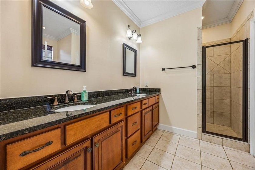 Featuring a beautiful home, originally a Bent Pine Construction - photo 35
