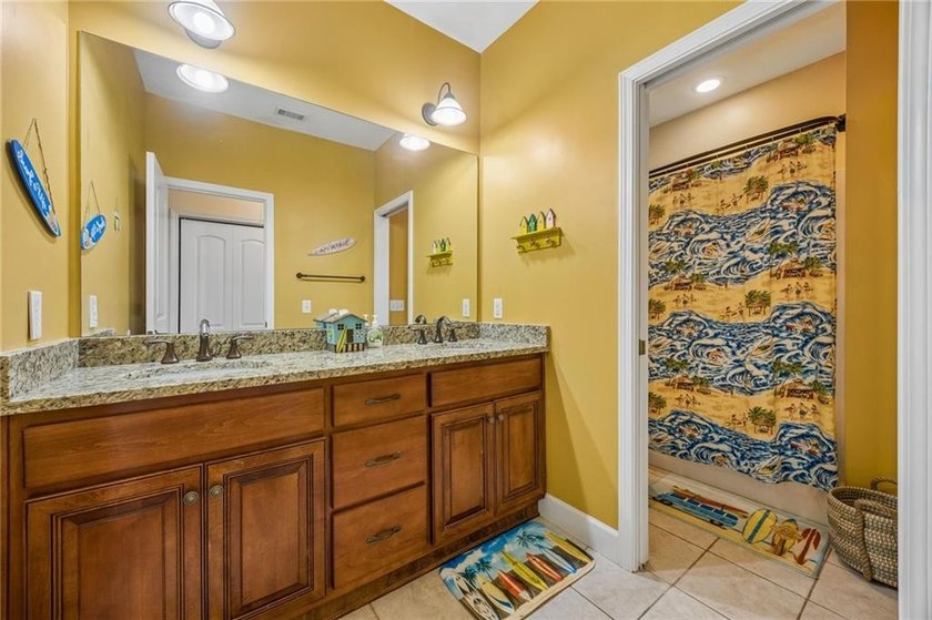 Featuring a beautiful home, originally a Bent Pine Construction - photo 42