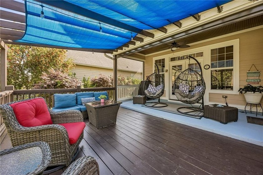 Featuring a beautiful home, originally a Bent Pine Construction - photo 56