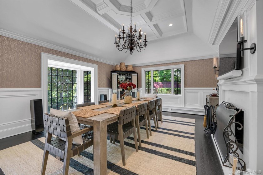 Nestled within Roslyn's historic Sinclair Martin enclave, this - photo 10