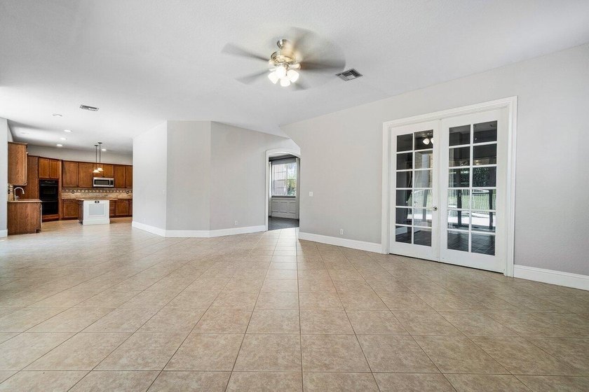 Welcome to this beautifully maintained 5-bedroom, 3-bath pool - photo 11