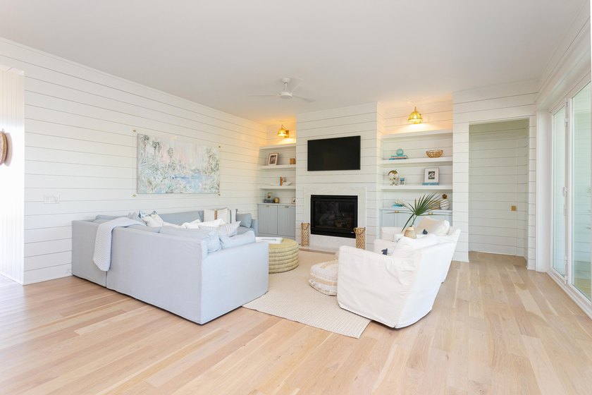 Spectacular views, stunning architectural design and a fully - photo 10