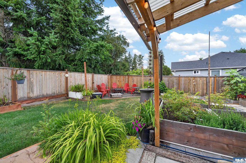 Some homes check all the boxes. This one quietly exceeds them - photo 21