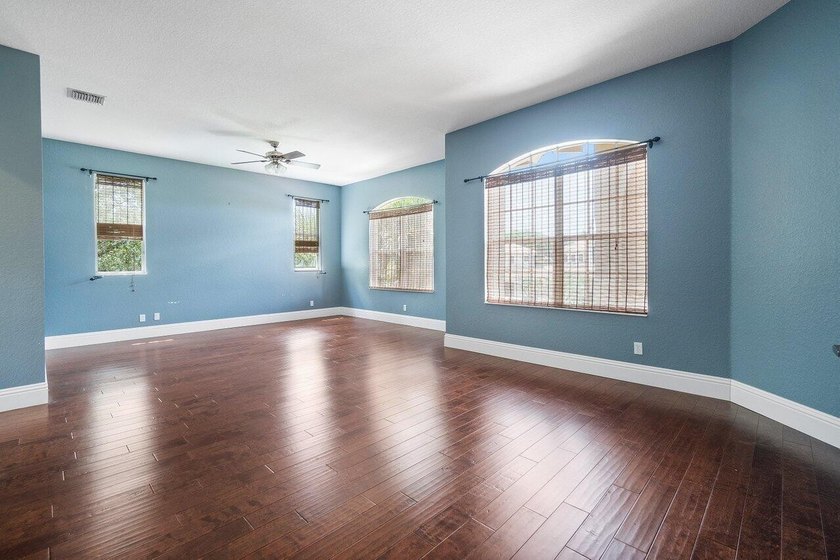 Welcome to this beautifully maintained 5-bedroom, 3-bath pool - photo 22