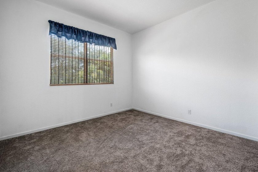 Welcome to this beautifully maintained 5-bedroom, 3-bath pool - photo 29