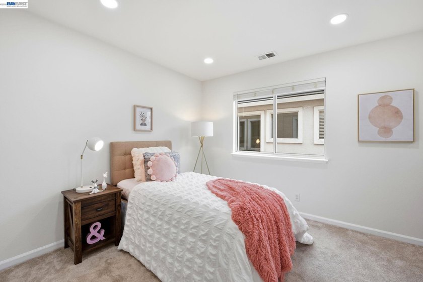 Spacious 5-bedroom, 3-bath home featuring a highly desirable - photo 31