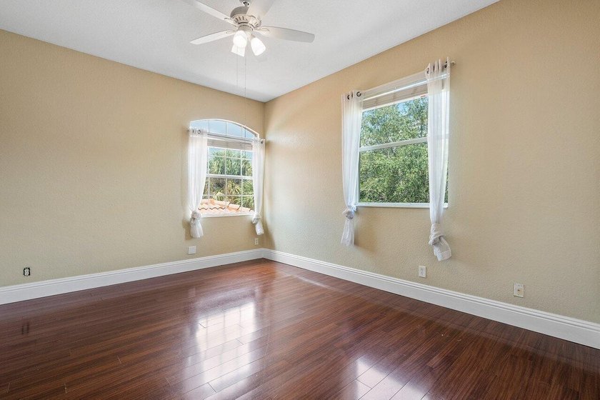 Welcome to this beautifully maintained 5-bedroom, 3-bath pool - photo 33