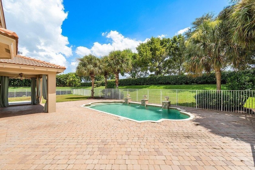 Welcome to this beautifully maintained 5-bedroom, 3-bath pool - photo 35