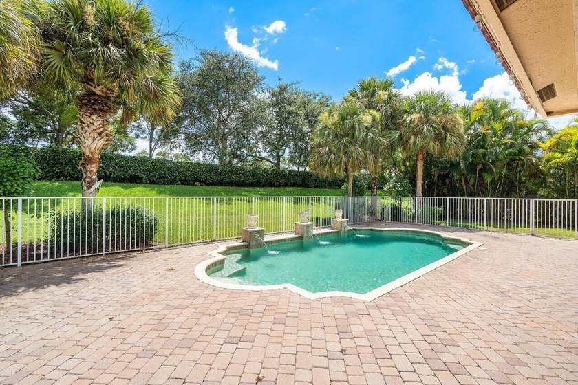 Welcome to this beautifully maintained 5-bedroom, 3-bath pool - photo 36