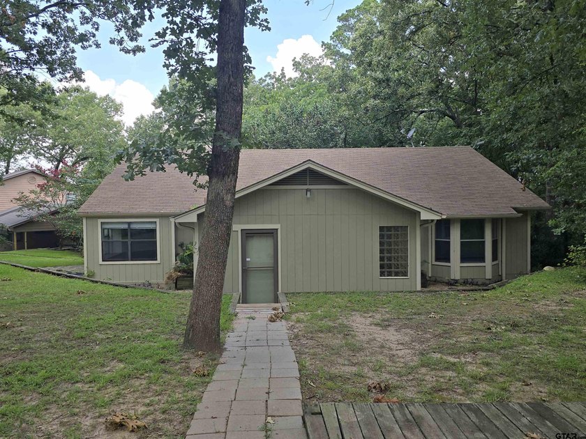 Enjoy peaceful lake living with this charming 1-bedroom, 1-bath - photo 2