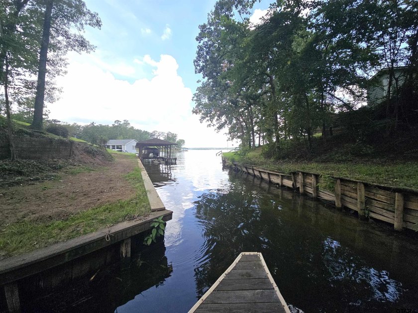 Enjoy peaceful lake living with this charming 1-bedroom, 1-bath - photo 4