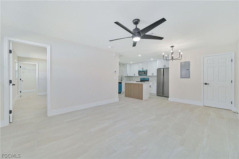 Legal renovated Duplex in Cape Coral, Unit A has 2 bedrooms and - photo 3