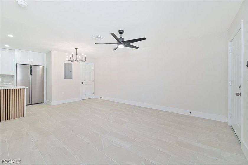 Legal renovated Duplex in Cape Coral, Unit A has 2 bedrooms and - photo 4