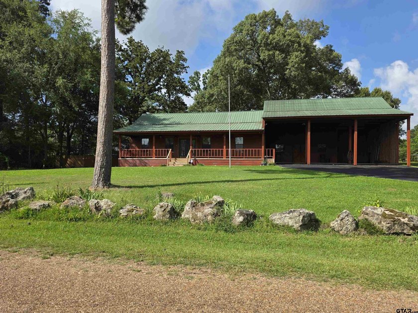 Great water-view home includes two lots, the home and all - photo 4