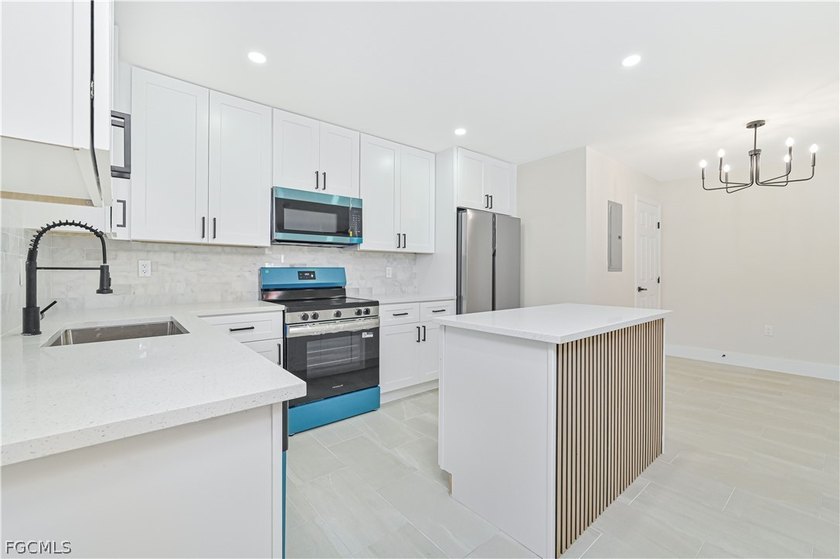 Legal renovated Duplex in Cape Coral, Unit A has 2 bedrooms and - photo 8