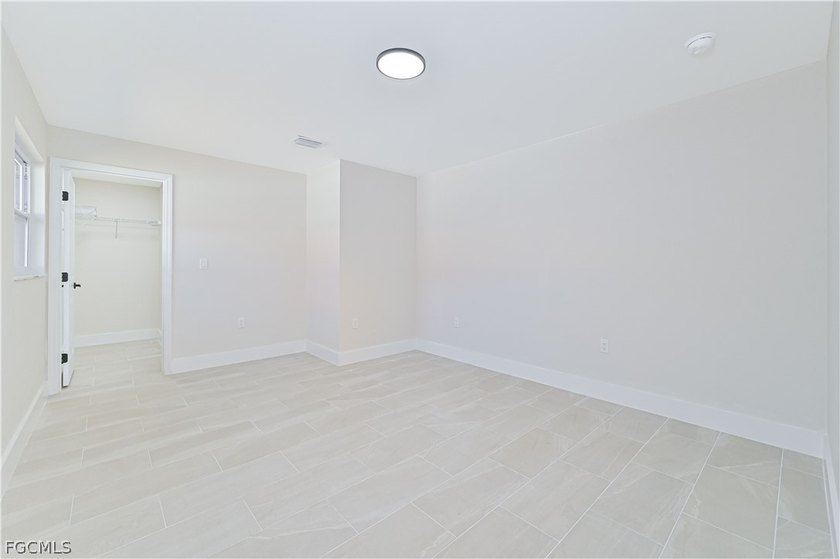 Legal renovated Duplex in Cape Coral, Unit A has 2 bedrooms and - photo 10